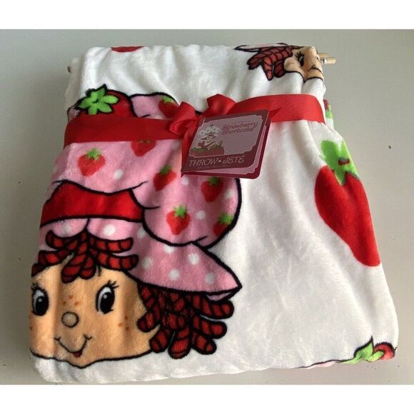 Strawberry Shortcake 60 X 70” Soft Plush Soft Throw Blanket Pink Red Face NEW - Picture 9 of 14